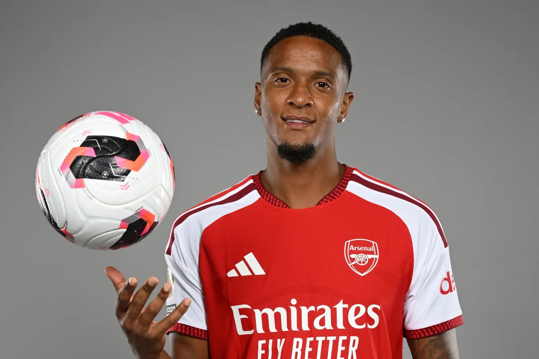 Arsenal mới mua thêm Konsa