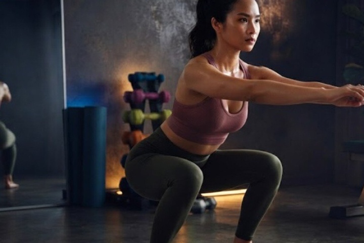 Ngồi xổm đúng cách để cải thiện vóc dáng