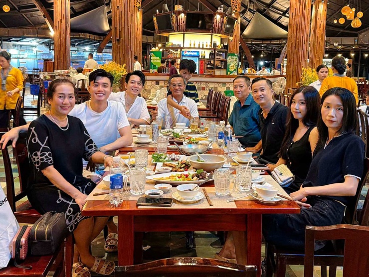 Ảnh sao 3/9: Mai Phương Thúy mong có người yêu - 7