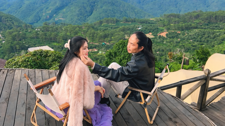 Anh Bá Linh và chị Hoàng Linh vốn là hàng xóm và có nhiều tính cách, sở thích tương đồng