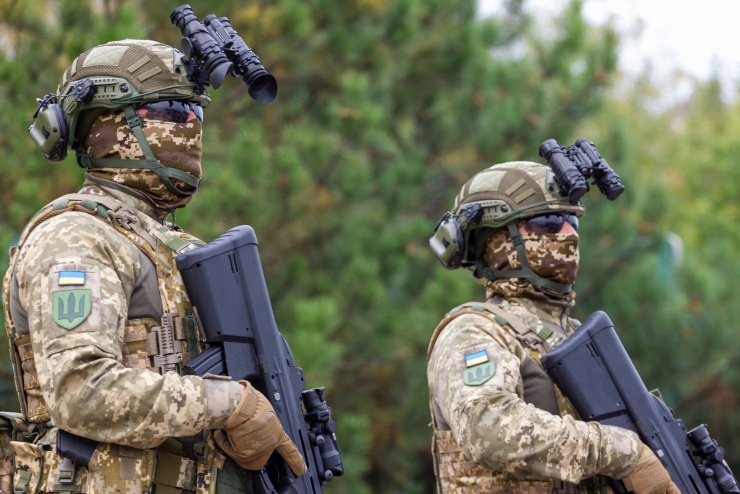 Thành viên Cơ quan An ninh Ukraine (SBU) tại địa điểm không tiết lộ ở Ukraine hồi tháng 10/2025. Ảnh: AFP