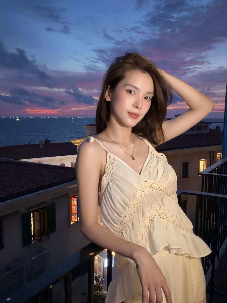 Hoàng Thùy Linh đọ style độc lạ với dàn sao Việt khi nghỉ lễ - 4