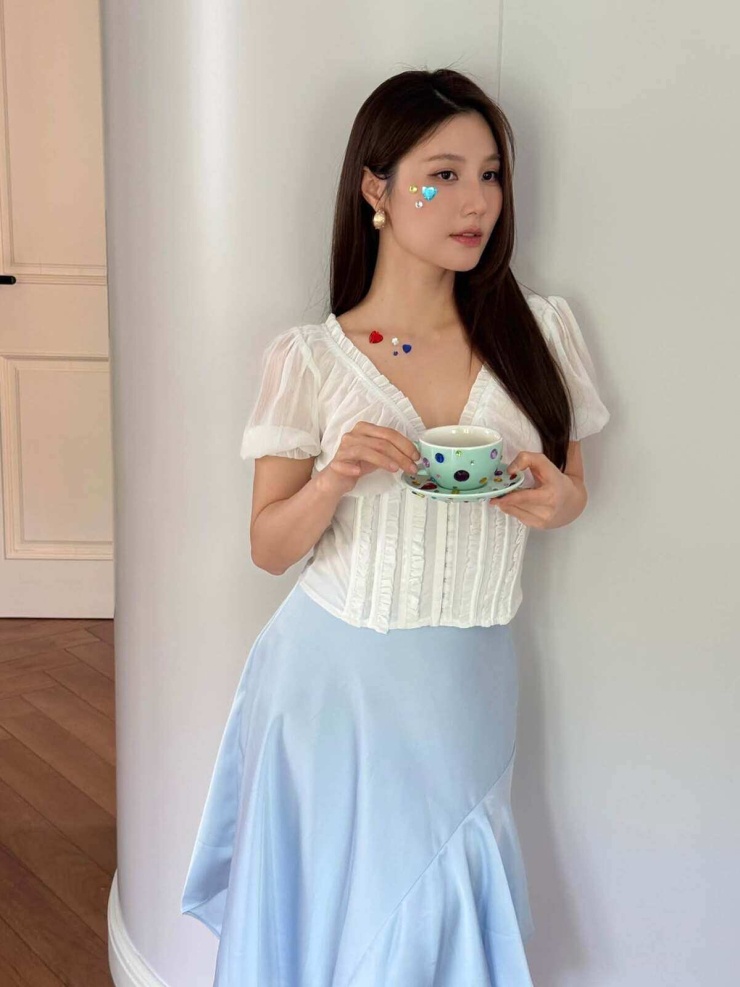 Hoàng Thùy Linh đọ style độc lạ với dàn sao Việt khi nghỉ lễ - 11