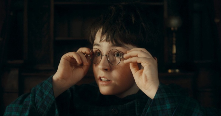 Diễn viên Dominic McLaughlin, 12 tuổi, trong vai Harry Potter. Ảnh: HBO Max