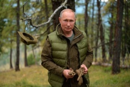 Tổng thống Nga Putin chạm trán hổ khi lái xe xuyên rừng