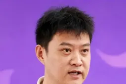 MC Thư Khải đột tử tại đài truyền hình