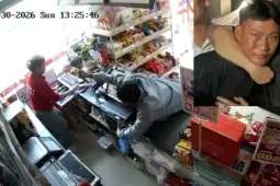 Bắt tên cướp dùng dao uy hiếp nhân viên siêu thị ở Hà Nội