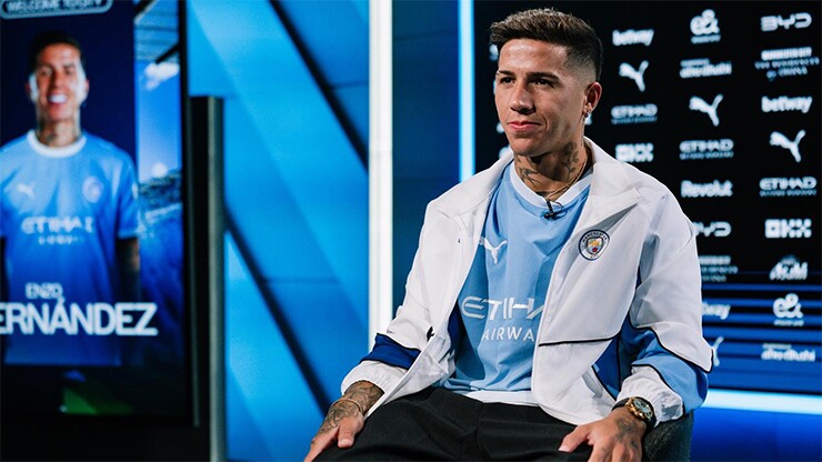 Enzo Fernandez vừa sang Man City đã khiến fan Chelsea "nóng mặt"