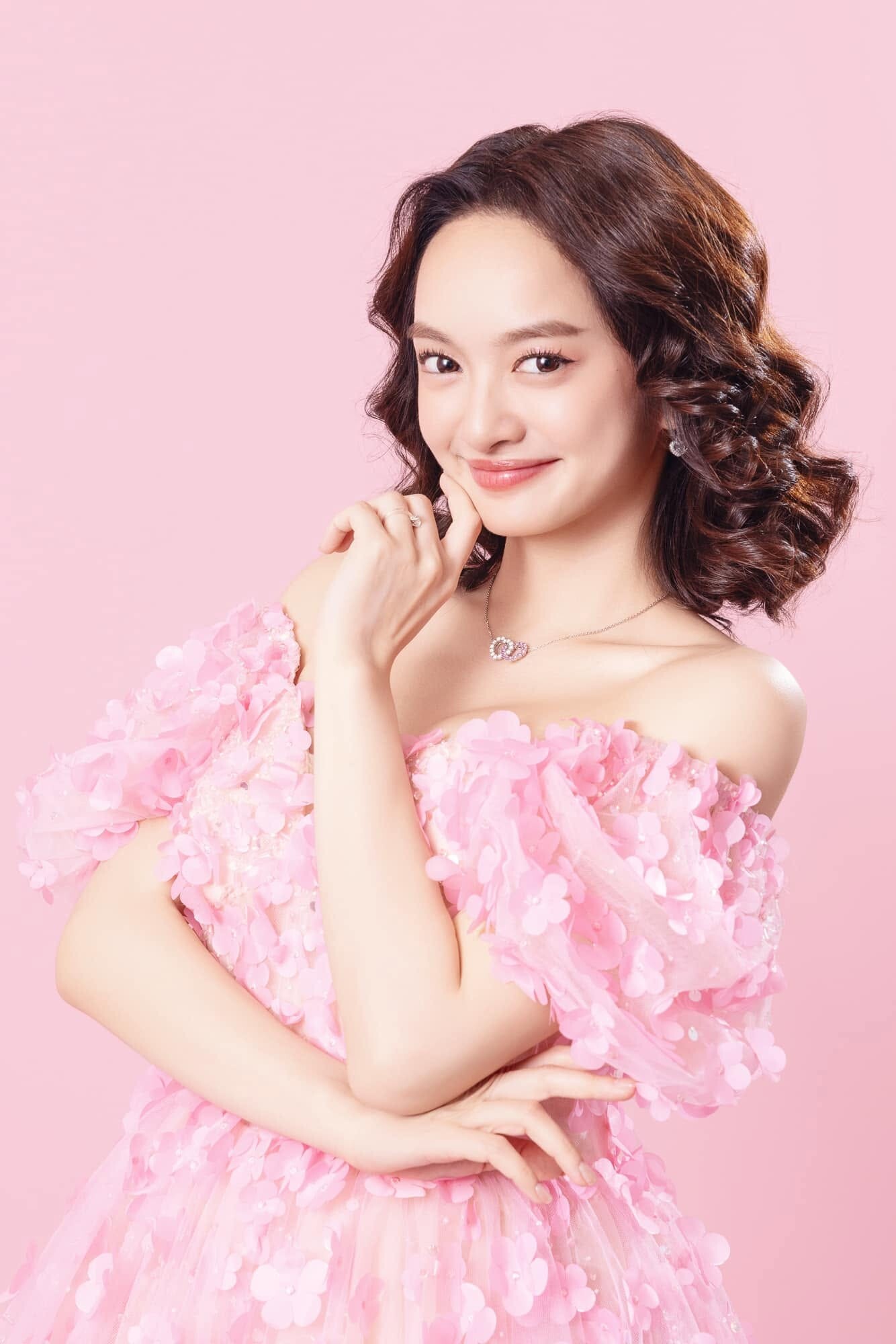 Chi Pu, Kim Tuyến, Kỳ Duyên lọt đề cử nhan sắc thế giới: Ai đẹp nhất? - 23