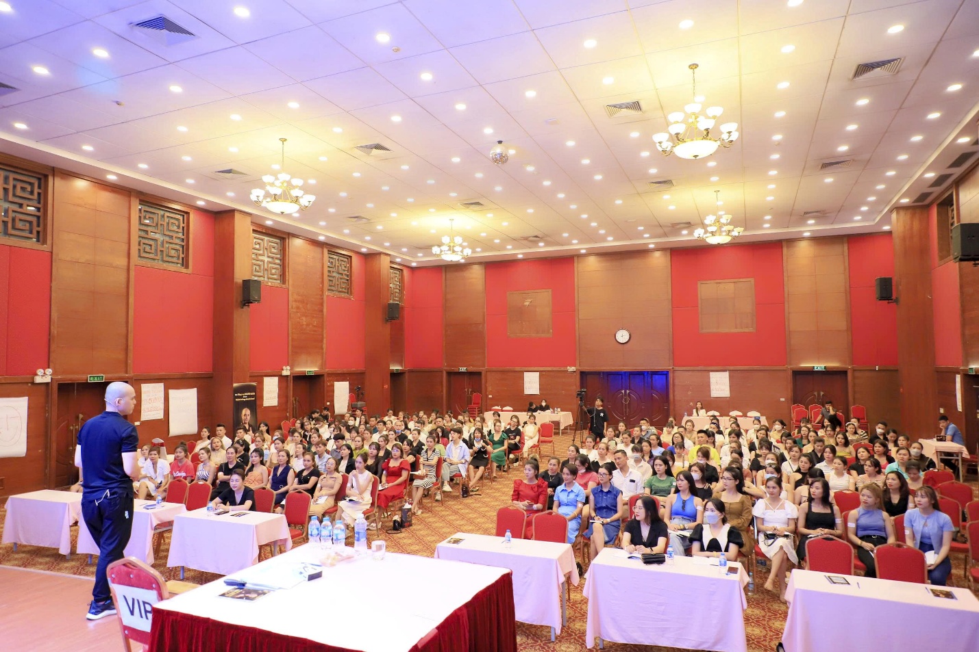 Trần Văn Hạ hiện hoạt động trong lĩnh vực mỹ phẩm và đào tạo AI marketing.
