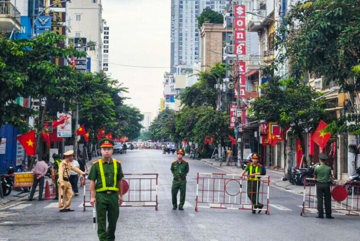 Cấm đường ở Hải Phòng để xử lý bom