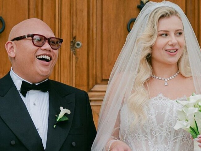 Khoảnh khắc hạnh phúc ngập tràn trong ngày cưới của diễn viên Jacob Batalon và vợ.