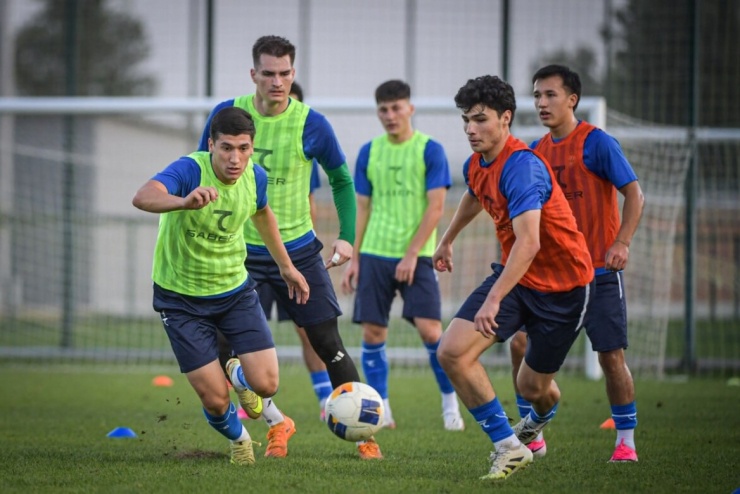 U23 Uzbekistan tập luyện chuẩn bị cho ASIAD 20. (Ảnh: UFA). 