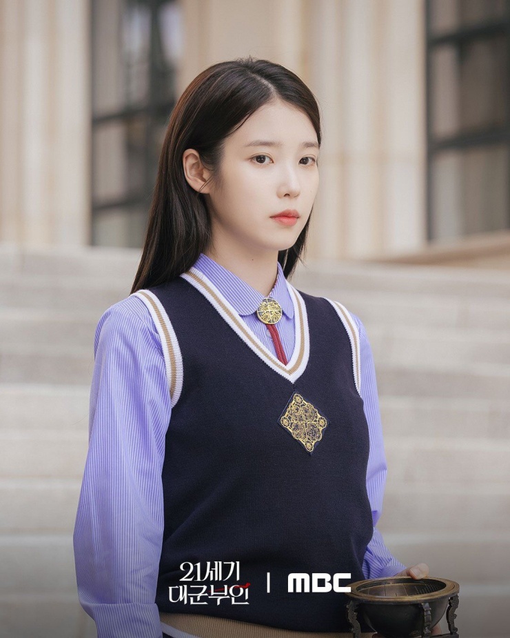 IU trong phim mới Perfect Crown. Ảnh: MBC