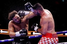 "Thần đồng" boxing đòi phá kỷ lục 40 năm của Mike Tyson, bị đấm "lên bờ xuống ruộng"