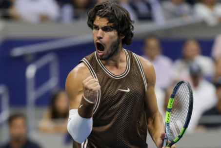 Tennis đỉnh cao US Open: Alcaraz - Sabalenka thị uy, Medvedev cẩn thận "ngã ngựa"