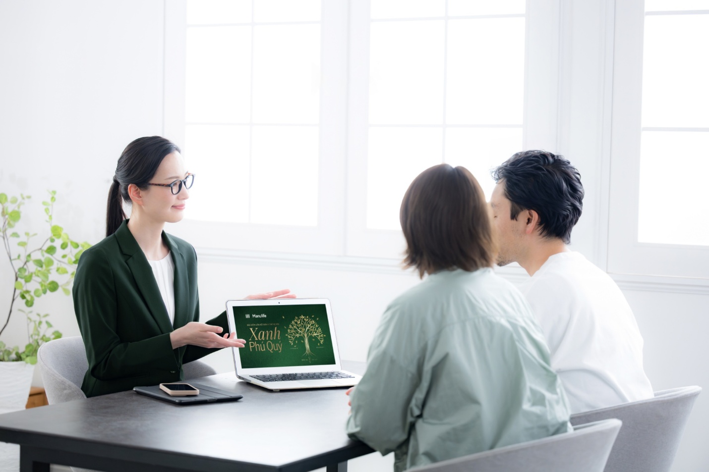 Sản phẩm bảo hiểm liên kết đơn vị Xanh Phú Quý được nhiều người quan tâm vì khả năng đáp ứng đồng thời nhu cầu bảo vệ và tích lũy, hỗ trợ các mục tiêu tài chính dài hạn. Ảnh Manulife.
