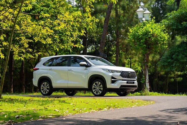 Đánh giá Toyota Innova Cross: Lựa chọn phiên bản nào tốt nhất cho gia đình?
