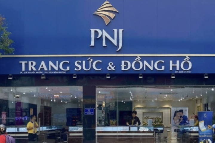 Lợi nhuận 6 tháng giảm gần 40%, PNJ nói gì?