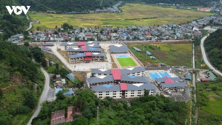 Điểm cầu chính của Lễ Khai giảng năm học mới 2026-2027 được đặt tại Trường phổ thông nội trú TH&THCS Mường Khương, xã Mường Khương, tỉnh Lào Cai. Đây là địa điểm vinh dự đón Thủ tướng Lê Minh Hưng tới dự và cắt băng khánh thành và đưa vào sử dụng ngôi trường mới.