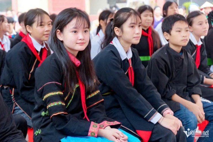 Học sinh Trường PTNT TH và THCS Thanh Thủy (tỉnh tuyên Quang) trong lễ khai giảng năm học mới.