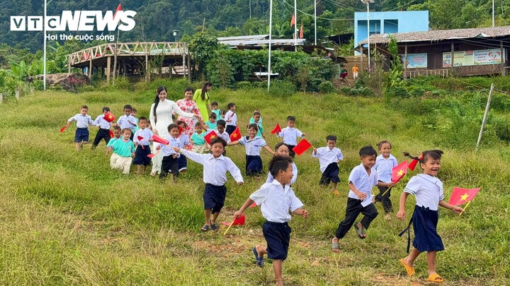 Lễ khai giảng bình dị ở điểm trường chỉ có 3 giáo viên cùng 38 học sinh - 7