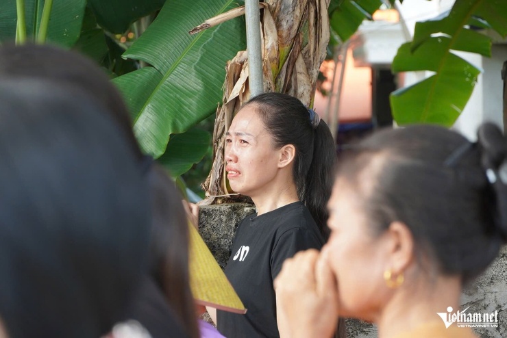 Vụ án mạng ở Đồng Nai: Người thân khóc nghẹn đón linh cữu con cháu về Nghệ An - 7