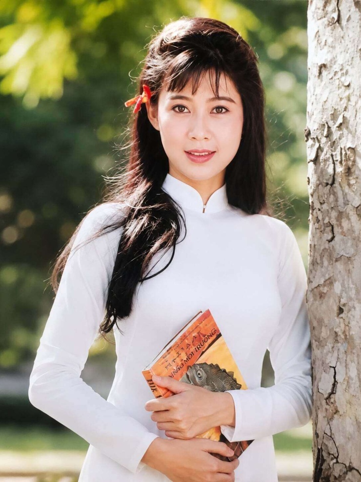 Người đẹp thập niên 1990 trong tà áo trắng mùa tựu trường - 1