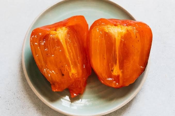 Quả hồng là một kho báu dinh dưỡng mang lại vô vàn tác dụng tích cực cho sức khỏe toàn diện.