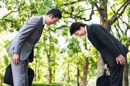 5 'phép lịch sự' công sở người Nhật thấy phiền nhưng vẫn phải làm