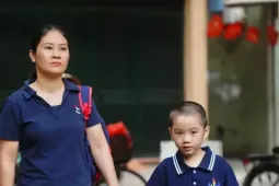 Lễ khai giảng đặc biệt ở ngôi trường thầy dạy, trò học bằng đôi tay