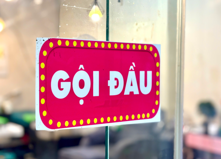 Tôi thấy vợ có phần lãng phí khi tháng nào cũng tiêu tốn 600 nghìn đồng chỉ để gội đầu. Ảnh minh hoạ