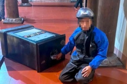 2 tiếng đồng hồ đục hòm công đức bằng két sắt