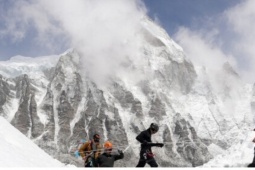 Nepal kêu gọi du khách trở lại Himalaya sau lũ lụt thảm khốc
