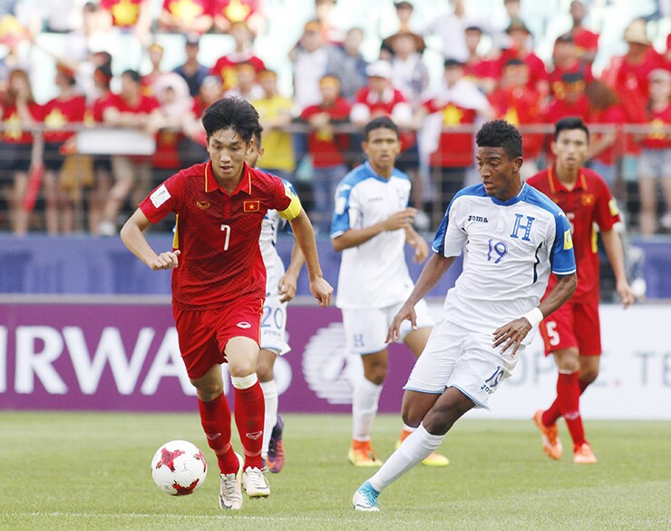 Trọng Đại mang băng thủ quân của U20 Việt Nam tại U20 World Cup 2017.