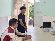 Thấy công an đến, hai người trong nhà vội bỏ chạy