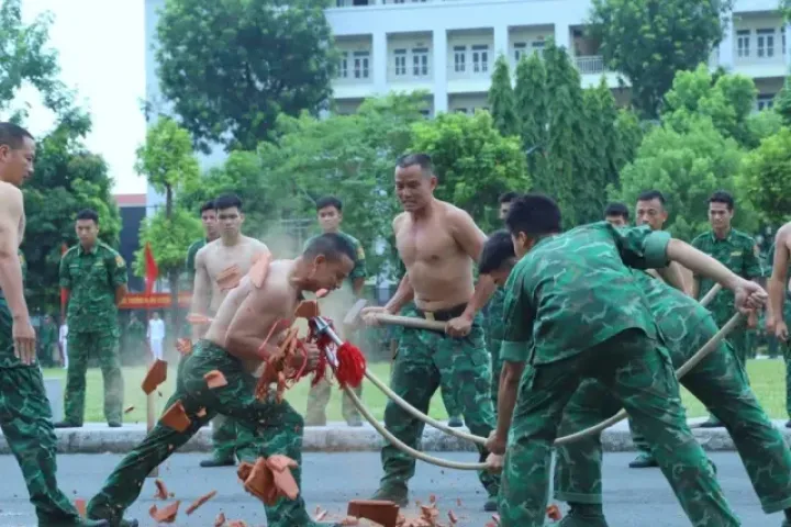 Chiến binh Biên phòng Việt Nam so tài võ chiến đấu
