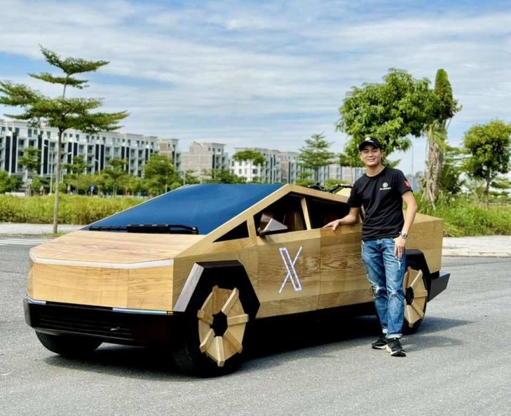Chiếc bán tải Cybertruck của CEO Elon Musk được anh Đạo chế tạo bằng gỗ.