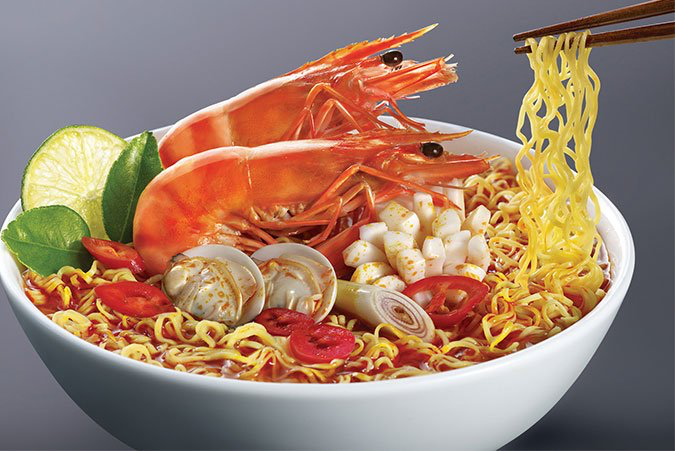 Hình dạng uốn sóng của mỳ tôm cũng giúp mỳ chín nhanh hơn, đậm đà hương vị. (Ảnh: iStock)