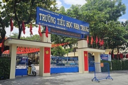 'Siêu trường' hơn 10.500 học sinh, 13 hiệu phó sau sáp nhập
