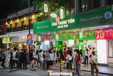Phản ứng khi Kem Tràng Tiền đóng cửa