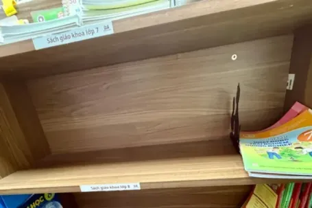 Nhà xuất bản nói gì về tình trạng ‘sốt’ sách giáo khoa?