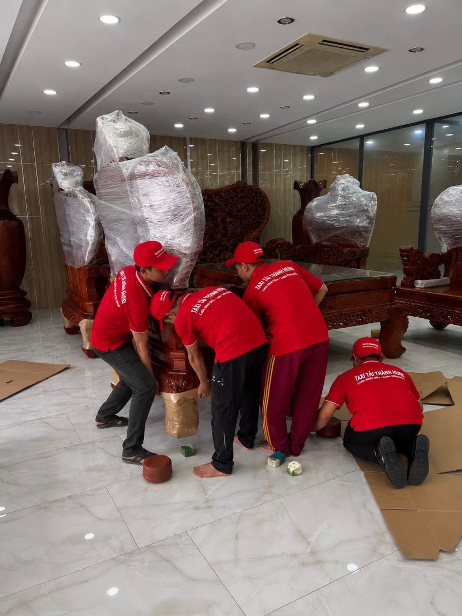 Đội áo đỏ Thành Hưng trước giờ bốc đồ. Ảnh: Thành Hưng