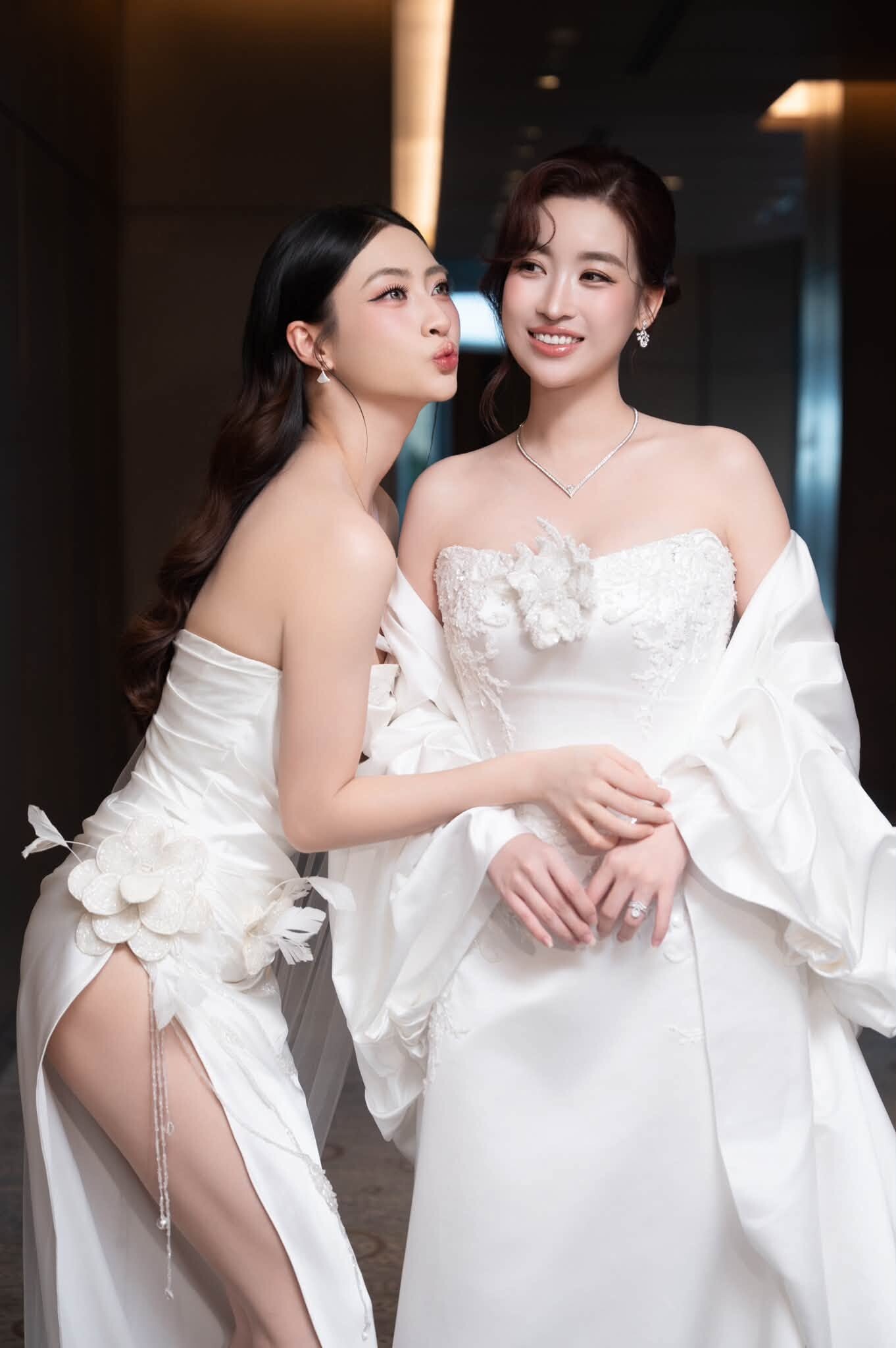 Đỗ Mỹ Linh gây chú ý với khoảnh khắc cùng 2 hoa hậu thế giới - 4