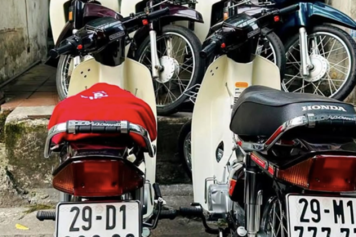 Bộ đôi Honda Dream Thái biển ngũ quý 8, ngũ quý 7 giá hơn 700 triệu tại Hà Nội