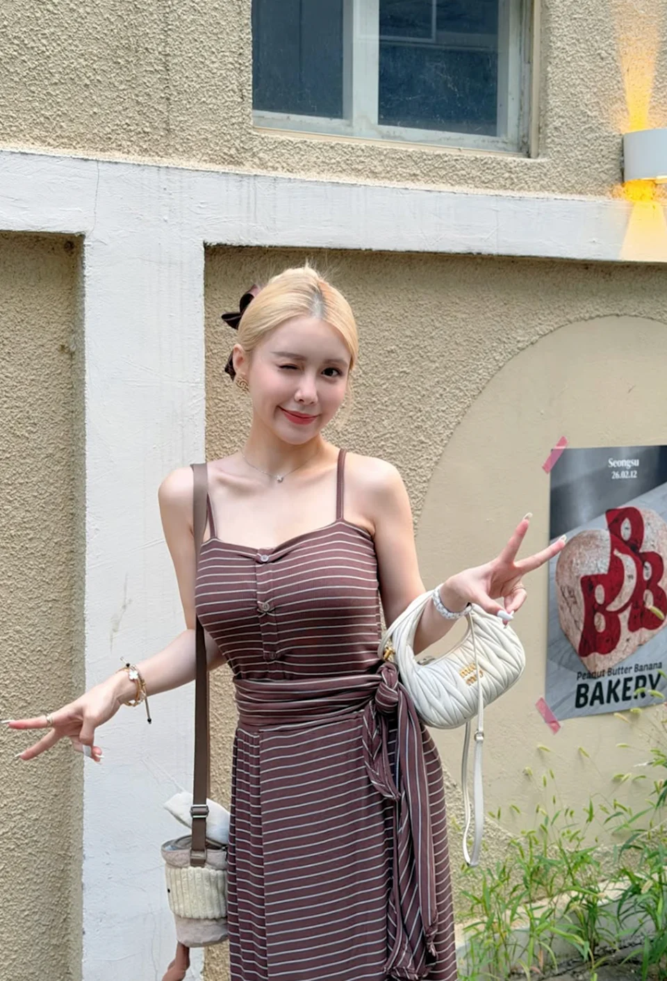 Cô hài lòng với cuộc sống hiện tại.