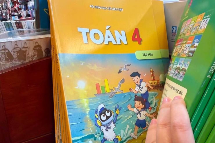 Chị Thủy Tiên cho biết nhiều nơi còn sách chị cần tìm nhưng chỉ có tập 2, hết tập 1. Ảnh: Thủy Tiên