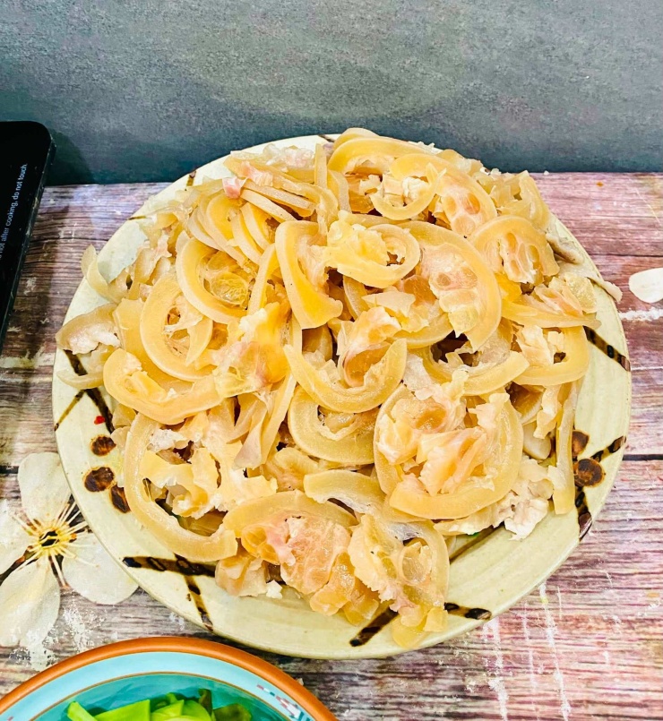 Loại rau khô như rơm, giá nửa triệu đồng 1 kg, ngâm gân bò thành món đặc sản bổ dưỡng, ăn hoài không ngán - 4