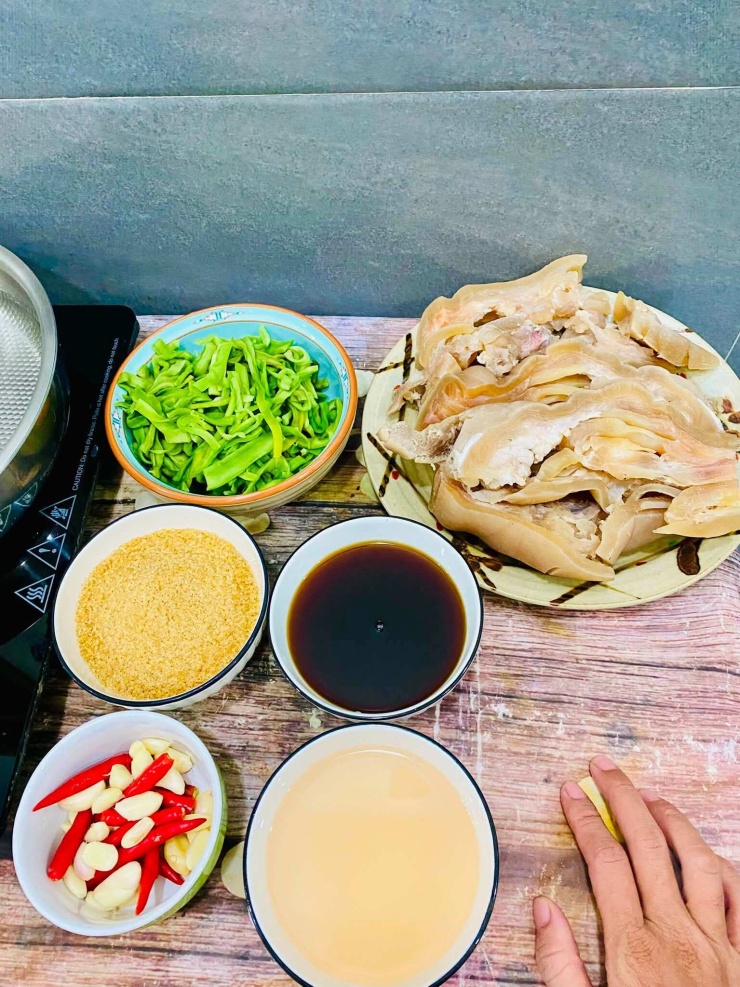 Loại rau khô như rơm, giá nửa triệu đồng 1 kg, ngâm gân bò thành món đặc sản bổ dưỡng, ăn hoài không ngán - 5