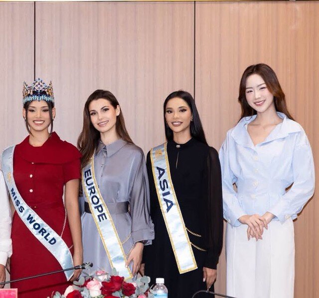 Bảo Ngọc chiều cao vượt trội bên top 3 Miss World 2026. Tuy nhiên, nhiều người nhận xét cô kém sắc hơn sau đêm chung kết.
